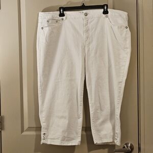 24W Women's White Capri Jeans with Butterflied Pockets
